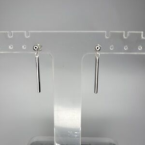 Sleek 925 Sterling Silver Minimalist Earrings with Round Detail